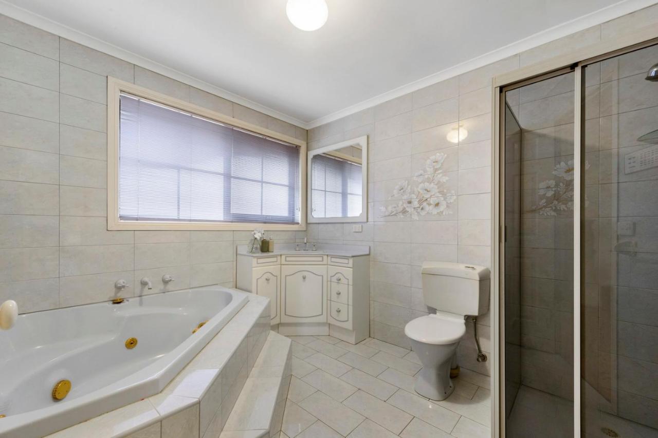 Апартаменты 12 Mins To Mel Airport-Good Wood House St Albans Экстерьер фото